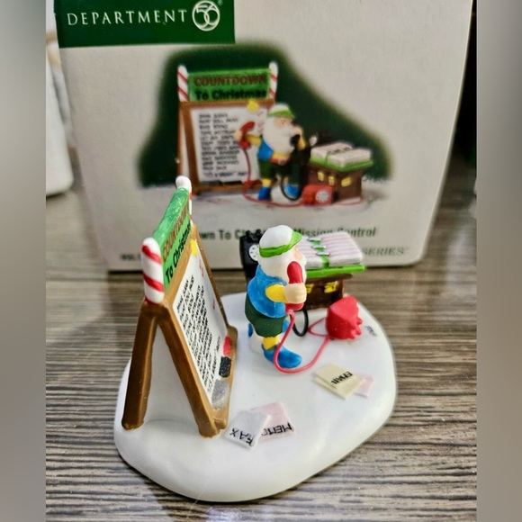 Department 56 Countdown To Christmas Mission - Picture 4 of 7